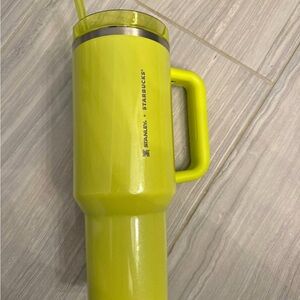 NWT 2024 neon Starbucks Stanley